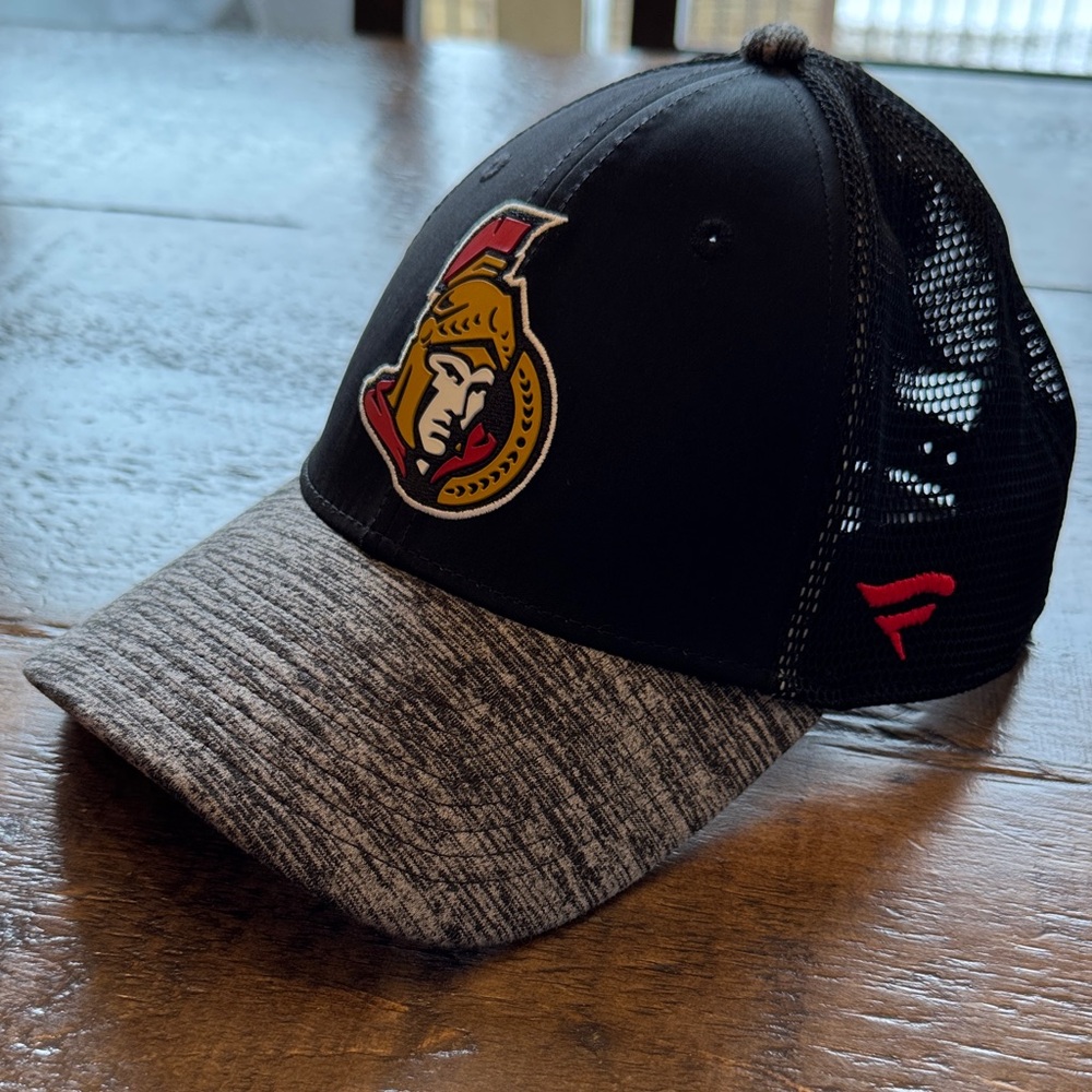 Fanatics Pro Ottawa Senators Black & Gray Heather Snap Back Hat.